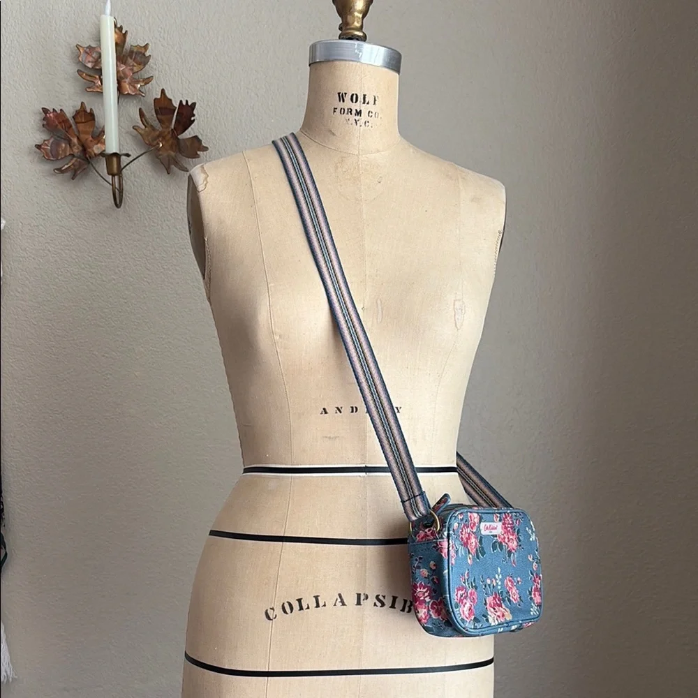 Cath Kidston London Floral Crossbody Bag - Picture 2 of 11